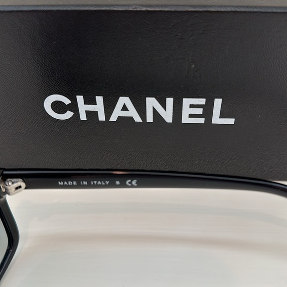 CHANEL Sunglasses - Picture 4 of 7